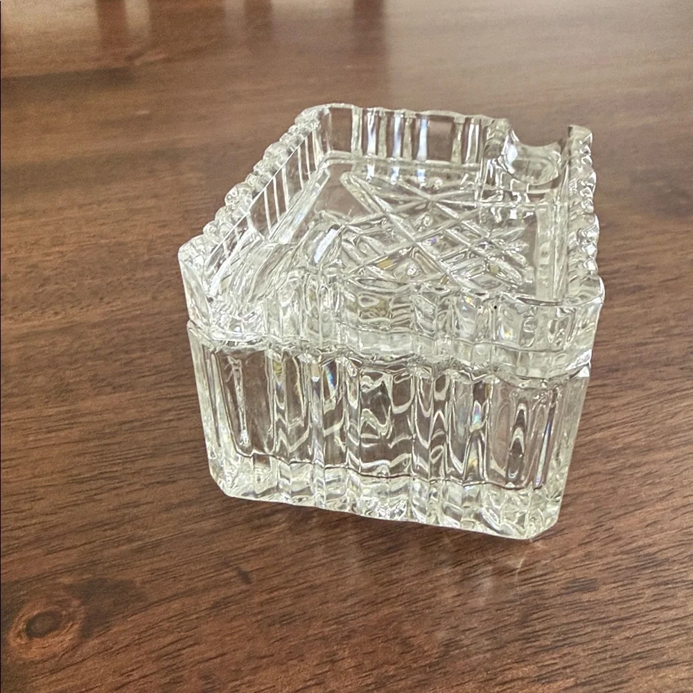 The European Collection 24% lead crystal smoker set